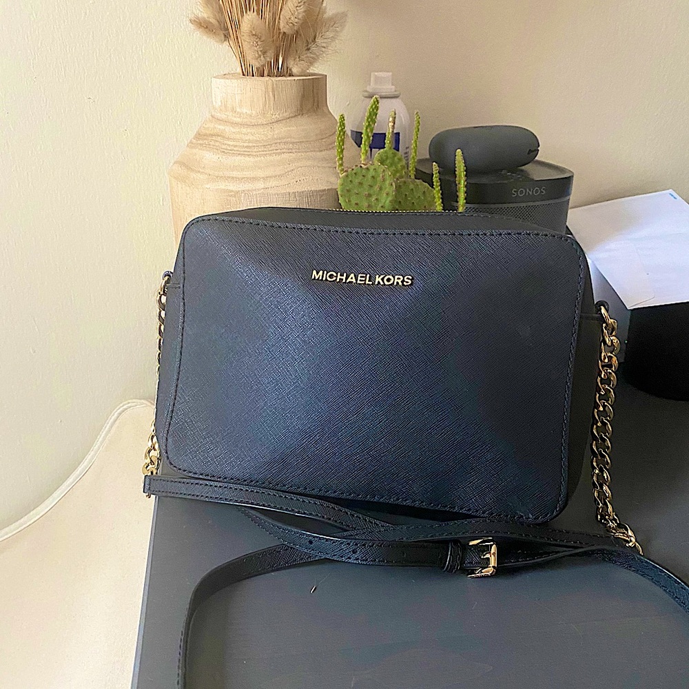 SOLD! Michael Kors crossbody